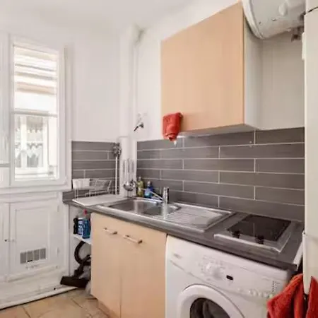 Apartment Beautiful And Balcony Paris